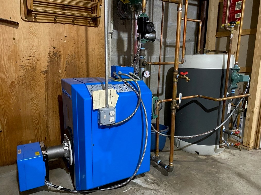 24 Plumbley Rd, Upton MA 01568-1425 exterior