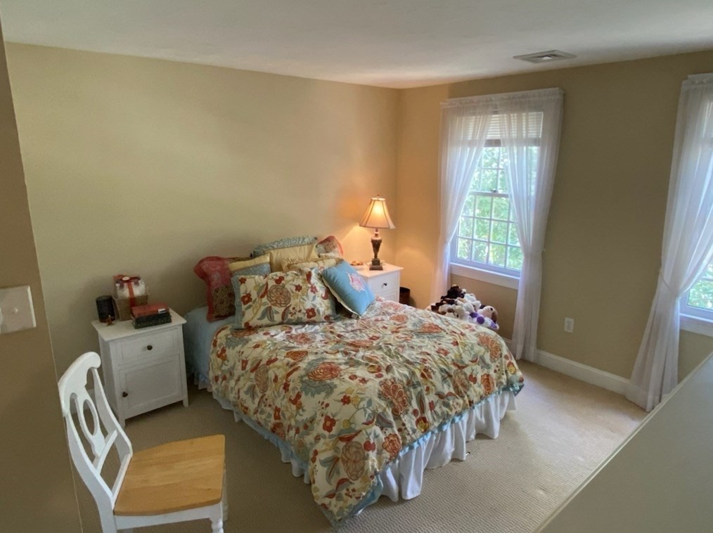 24 Plumbley Rd, Upton MA 01568-1425 exterior