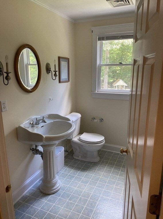 24 Plumbley Rd, Upton MA 01568-1425 exterior