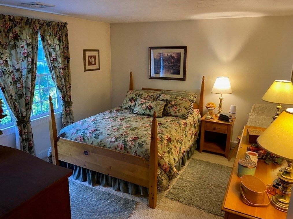 24 Plumbley Rd, Upton MA 01568-1425 exterior