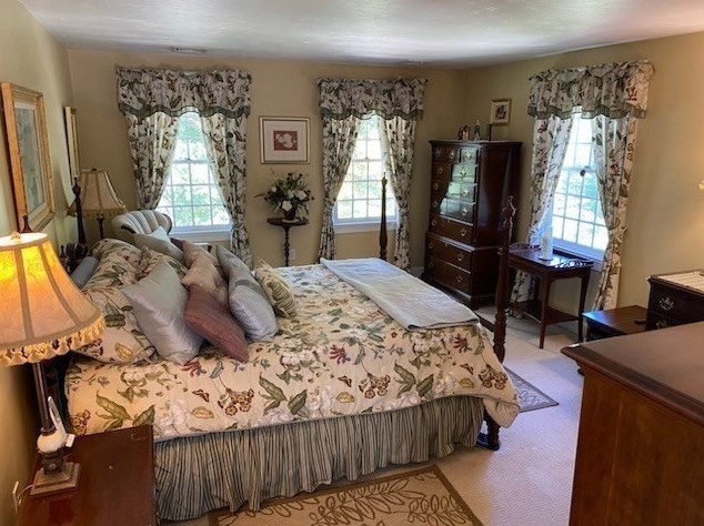 24 Plumbley Rd, Upton MA 01568-1425 exterior