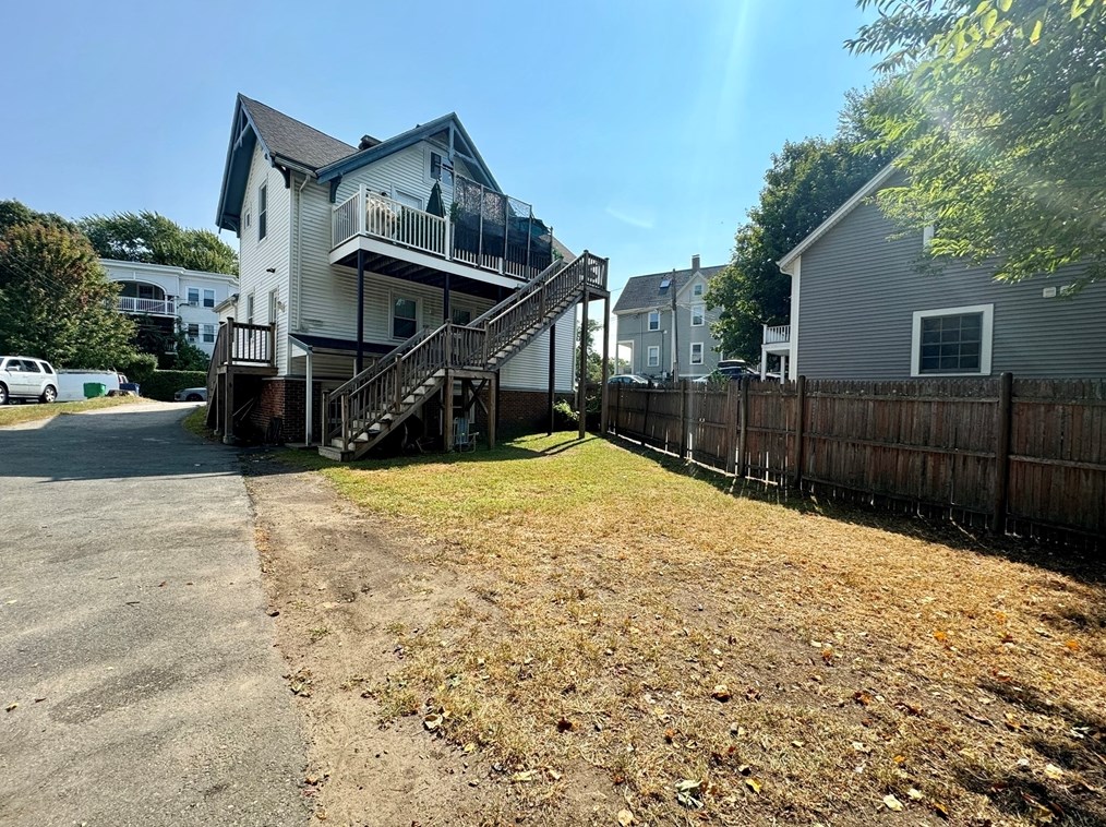 341 Linwood Ave, Newton MA 02460-1342 exterior