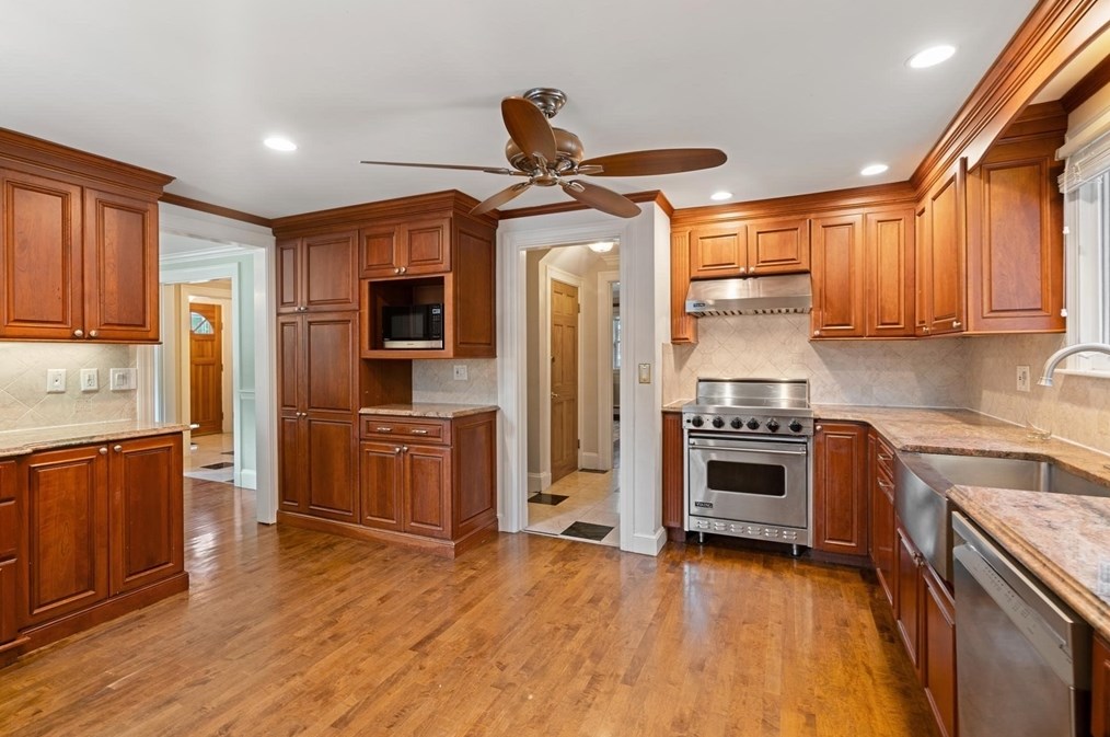 524 Parker St, Newton MA 02459-2544 exterior