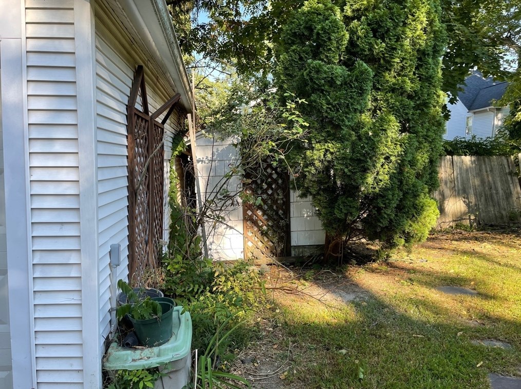 79 Perkins St, Springfield MA  01118-2030 exterior