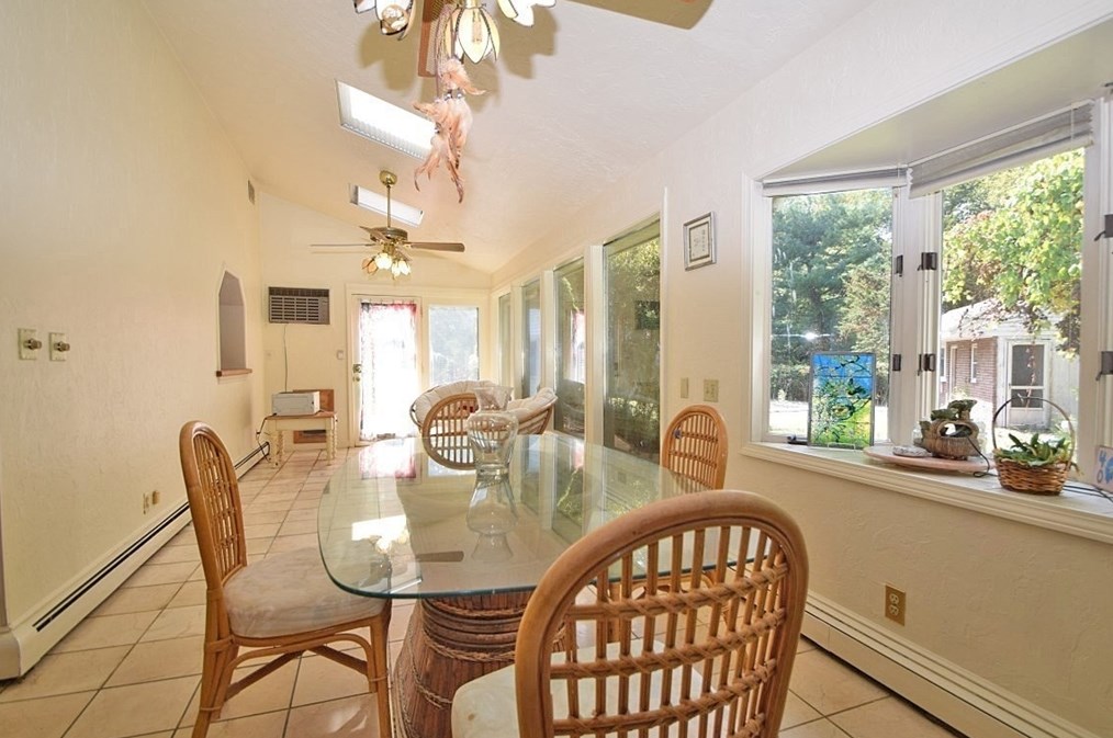40 High St, Randolph MA 02368-2744 exterior
