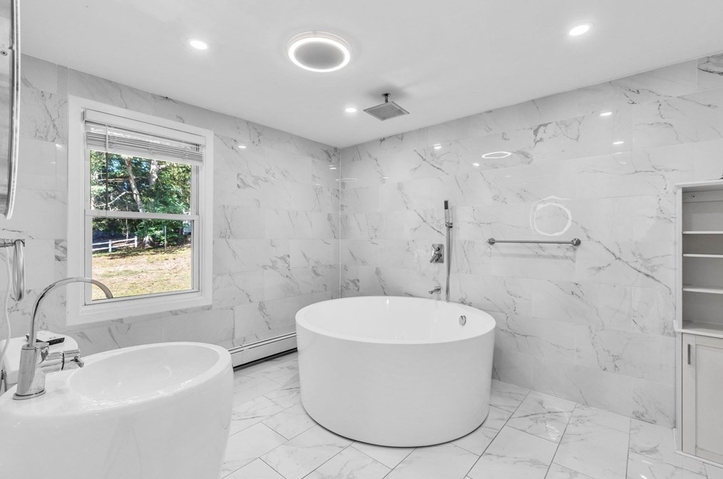 750 Wilbraham Rd, Springfield MA  01109-2011 exterior