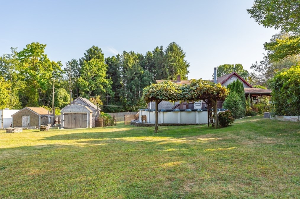 26 Norfolk Ave, Dartmouth MA 02747-3014 exterior