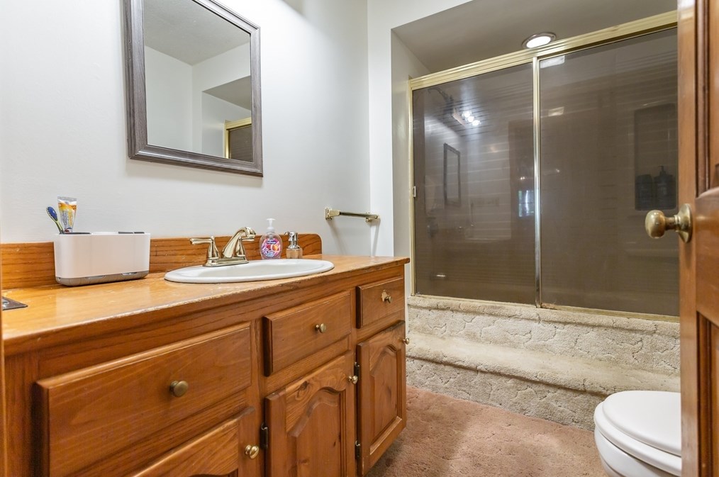 26 Norfolk Ave, Dartmouth MA 02747-3014 exterior