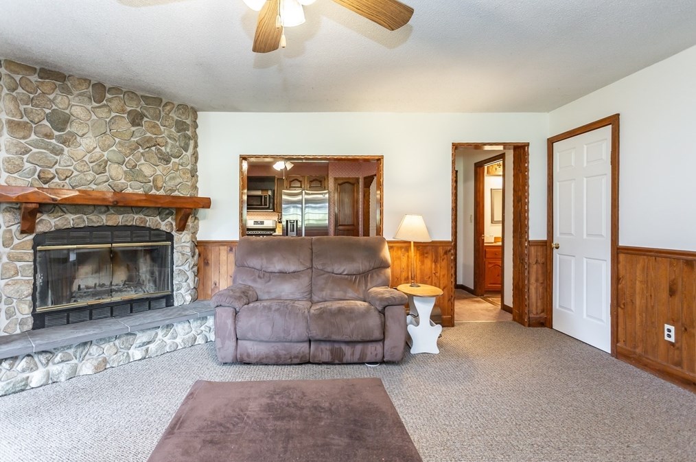 26 Norfolk Ave, Dartmouth MA 02747-3014 exterior