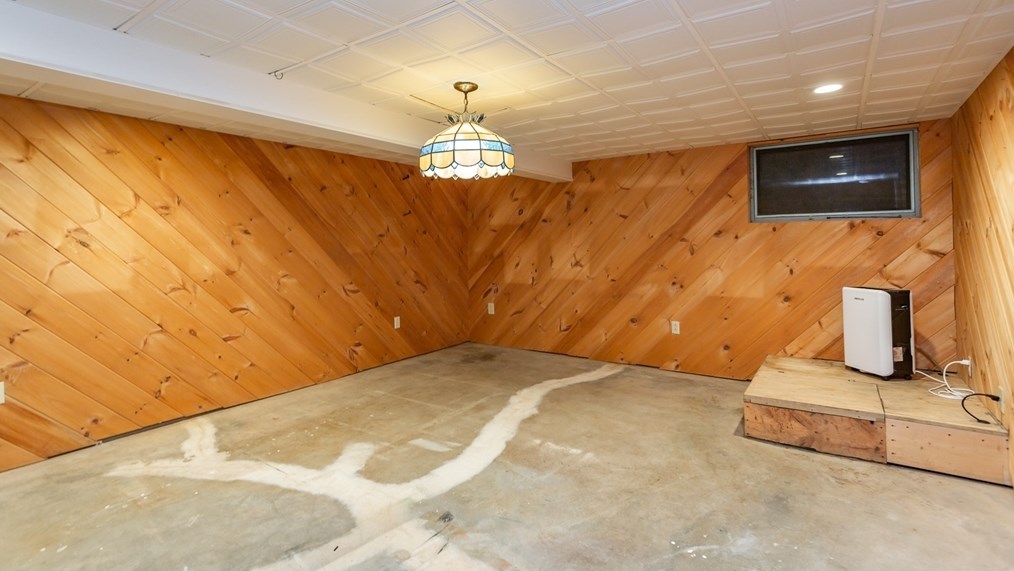 26 Norfolk Ave, Dartmouth MA 02747-3014 exterior