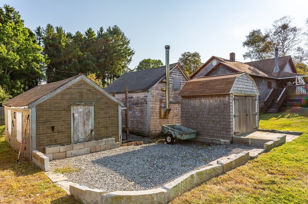 26 Norfolk Ave, Dartmouth MA 02747-3014 exterior