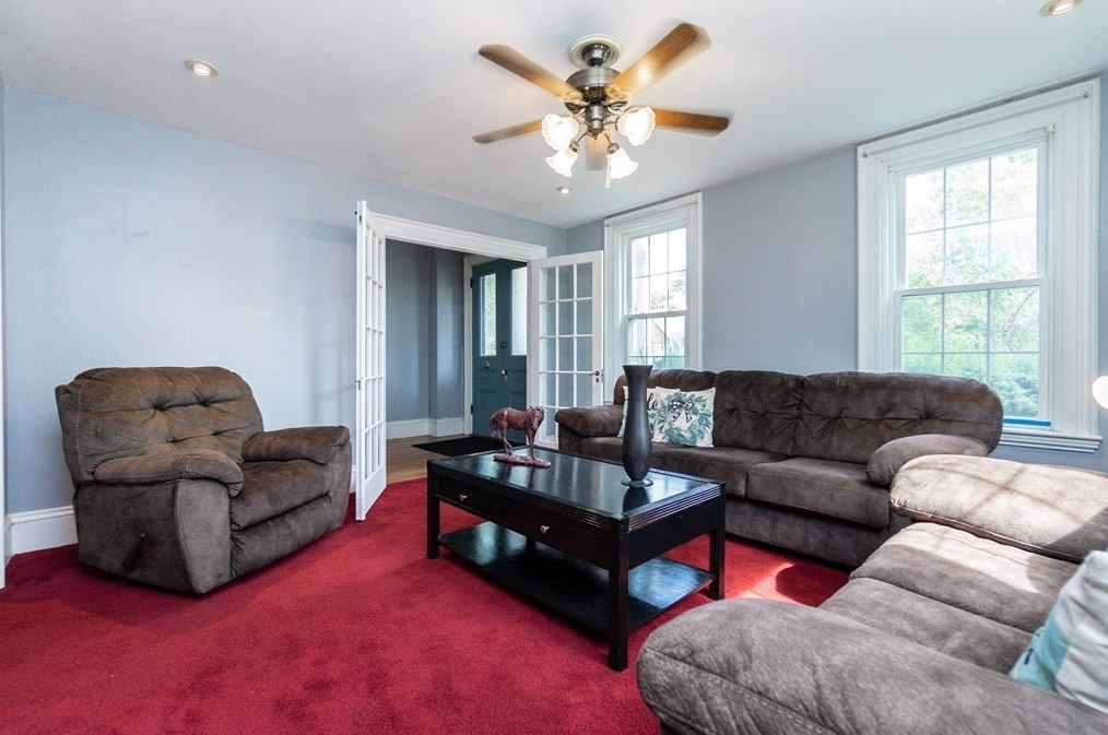 1176 Main St, Reading MA 01867-3924 exterior