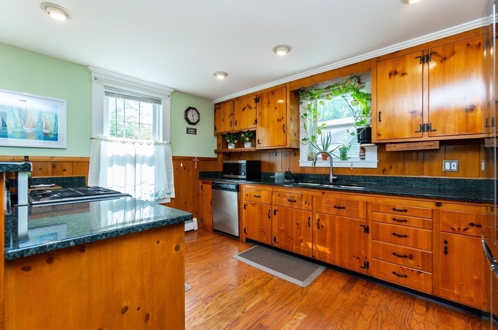 1176 Main St, Reading MA 01867-3924 exterior