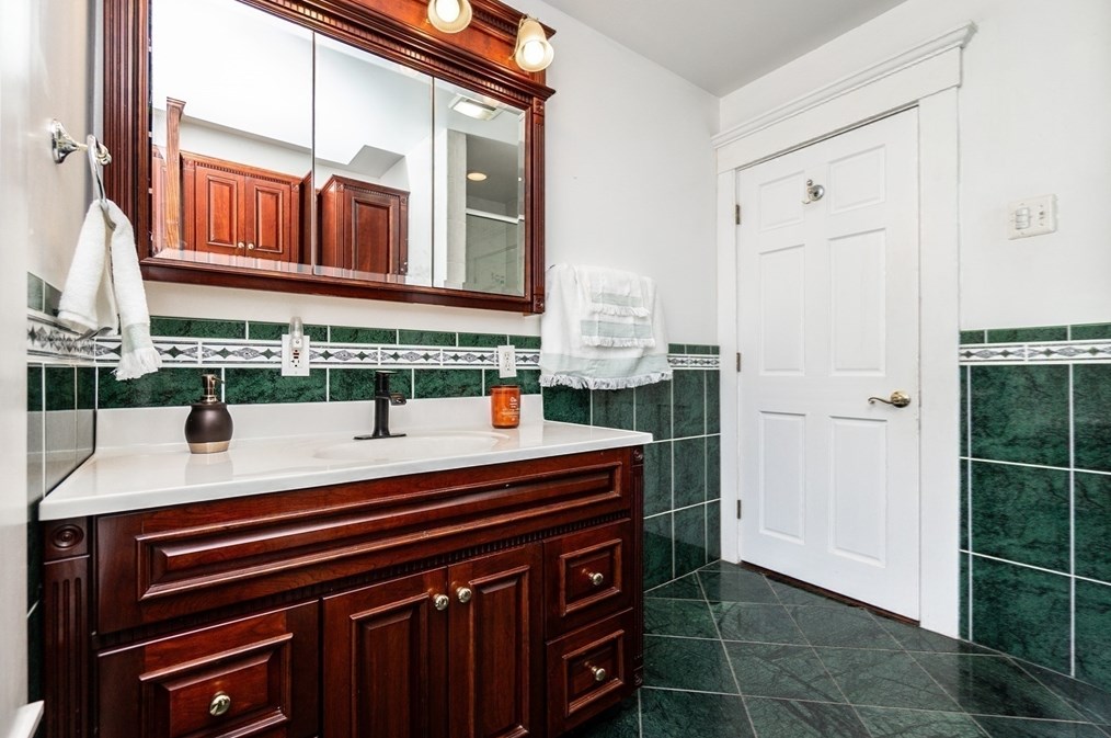 1176 Main St, Reading MA 01867-3924 exterior