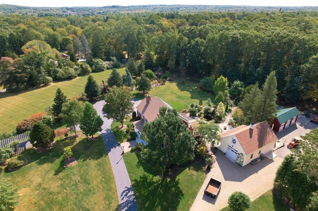 1381 St, Wrentham MA  02093-2516 exterior