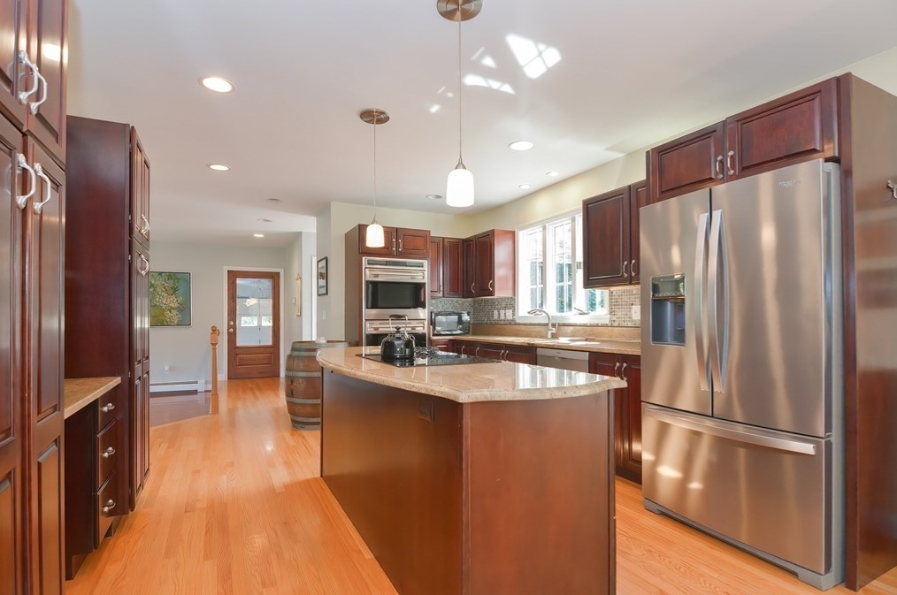 1381 St, Wrentham MA  02093-2516 exterior