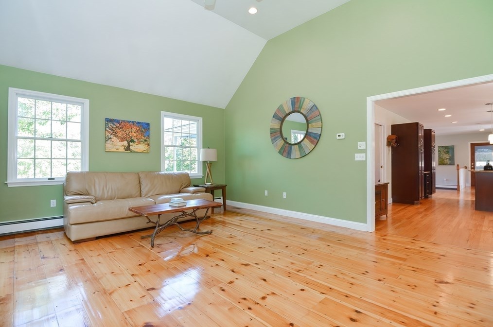 1381 St, Wrentham MA  02093-2516 exterior