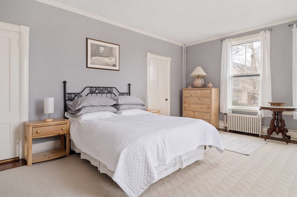 247 Fisher Ave, Brookline MA 02445-5703 exterior