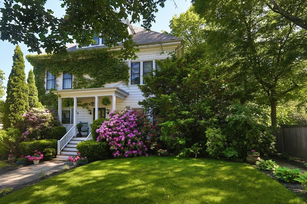 247 Fisher Ave, Brookline MA 02445-5703 exterior