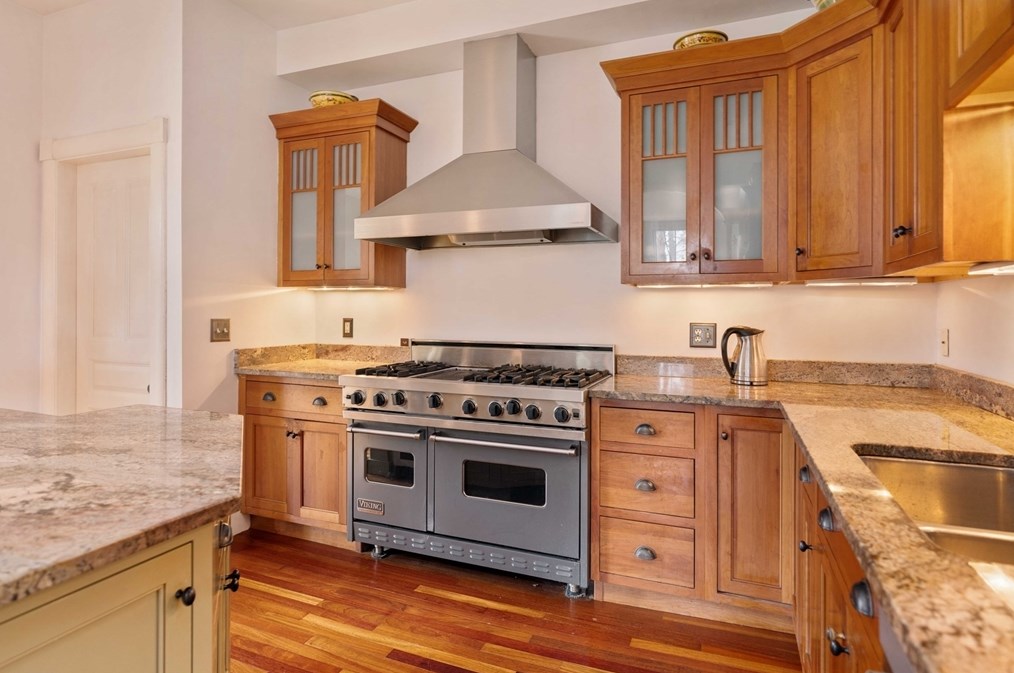 247 Fisher Ave, Brookline MA 02445-5703 exterior