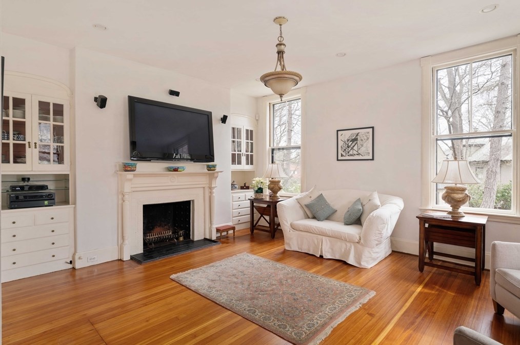 247 Fisher Ave, Brookline MA 02445-5703 exterior