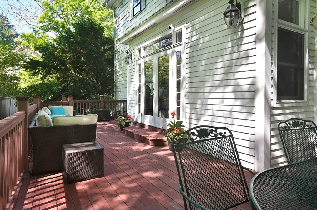 247 Fisher Ave, Brookline MA 02445-5703 exterior