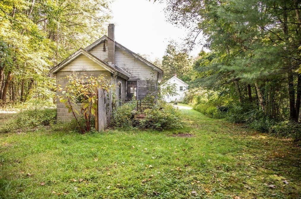 182 Main Rd, Gill MA 01354-9629 exterior