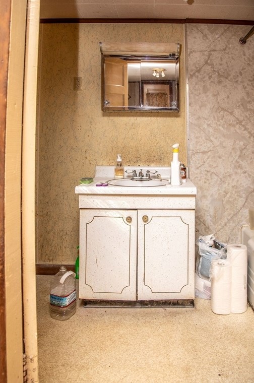 182 Main Rd, Gill MA 01354-9629 exterior