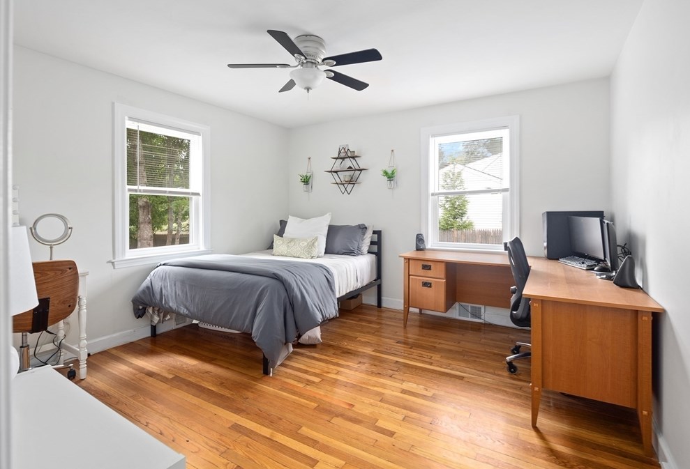 107 Washington St, Pembroke MA 02359-1848 exterior