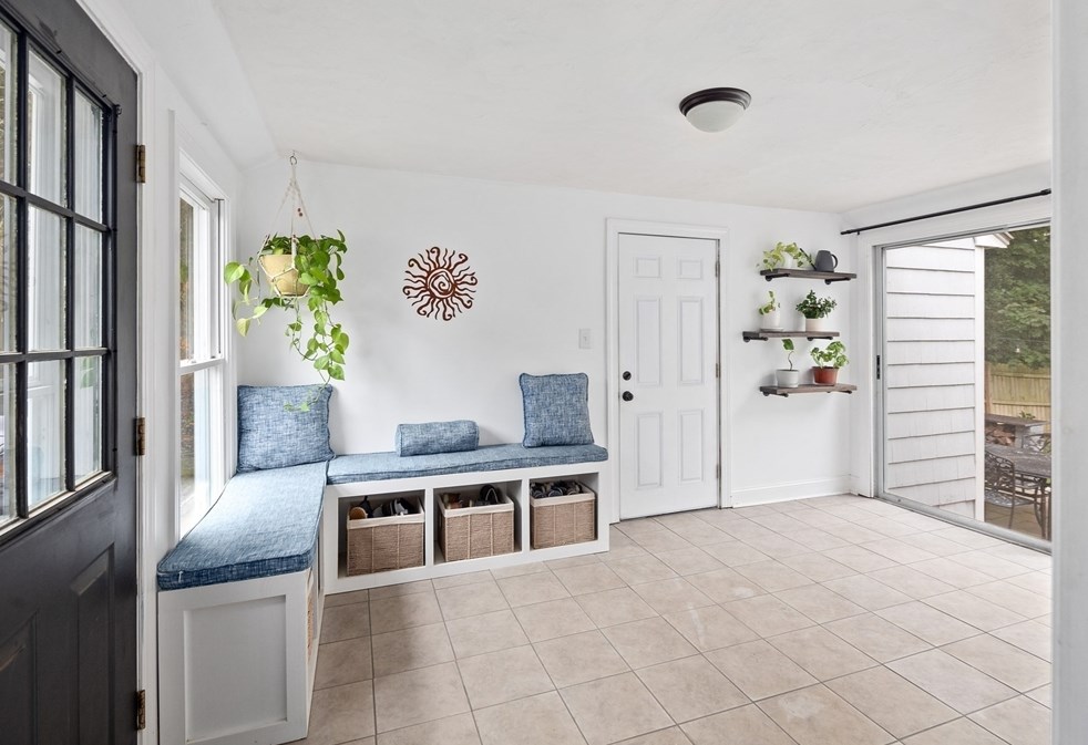 107 Washington St, Pembroke MA 02359-1848 exterior