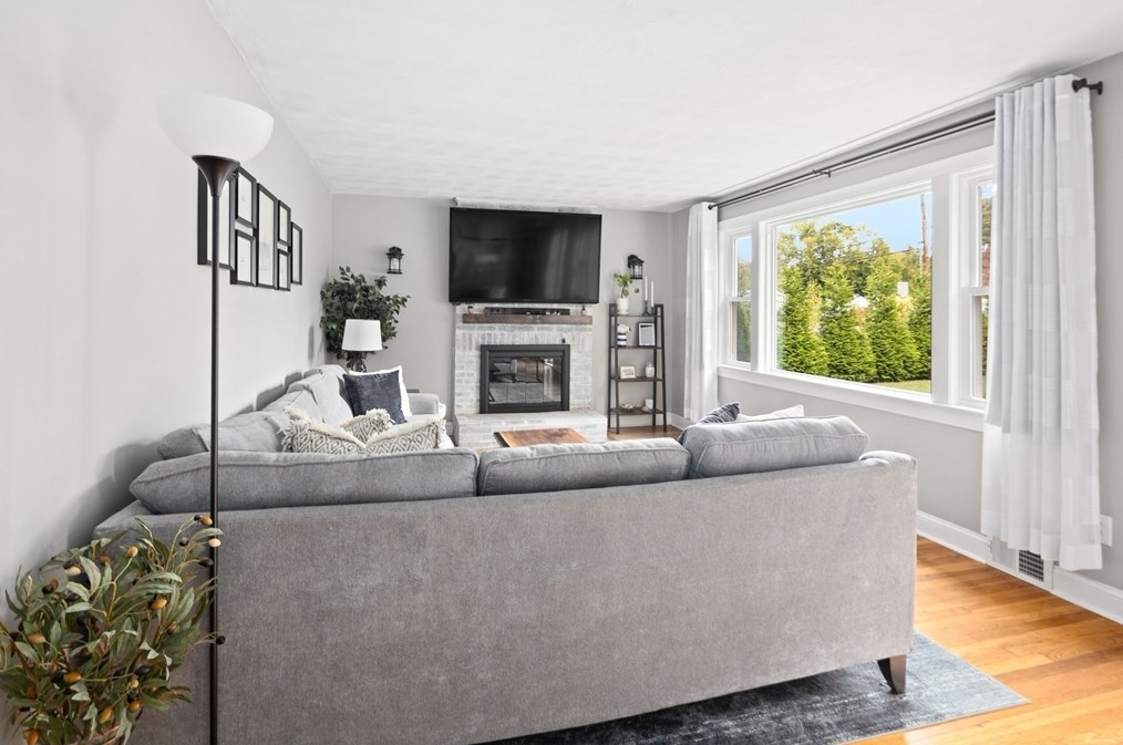 107 Washington St, Pembroke MA 02359-1848 exterior