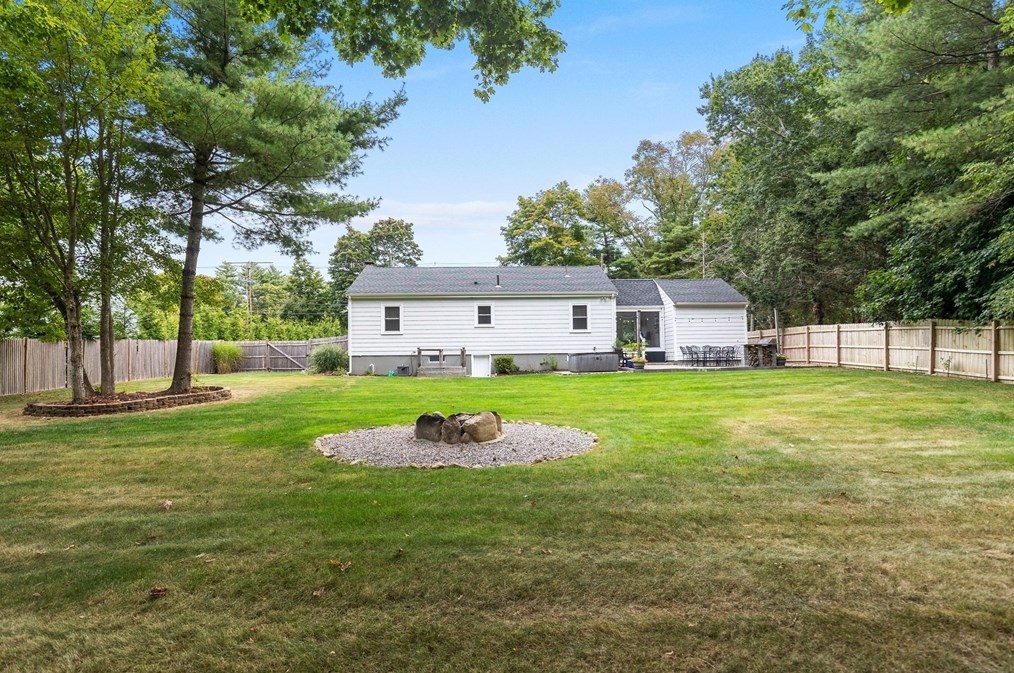 107 Washington St, Pembroke MA 02359-1848 exterior