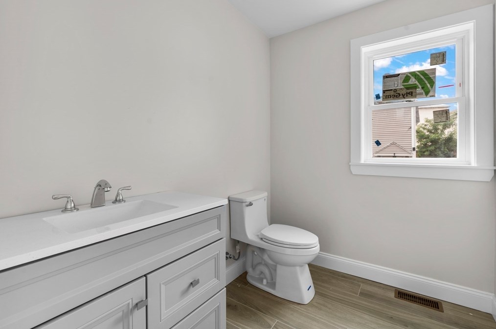 9 Hollywood St, Worcester MA 01610 exterior