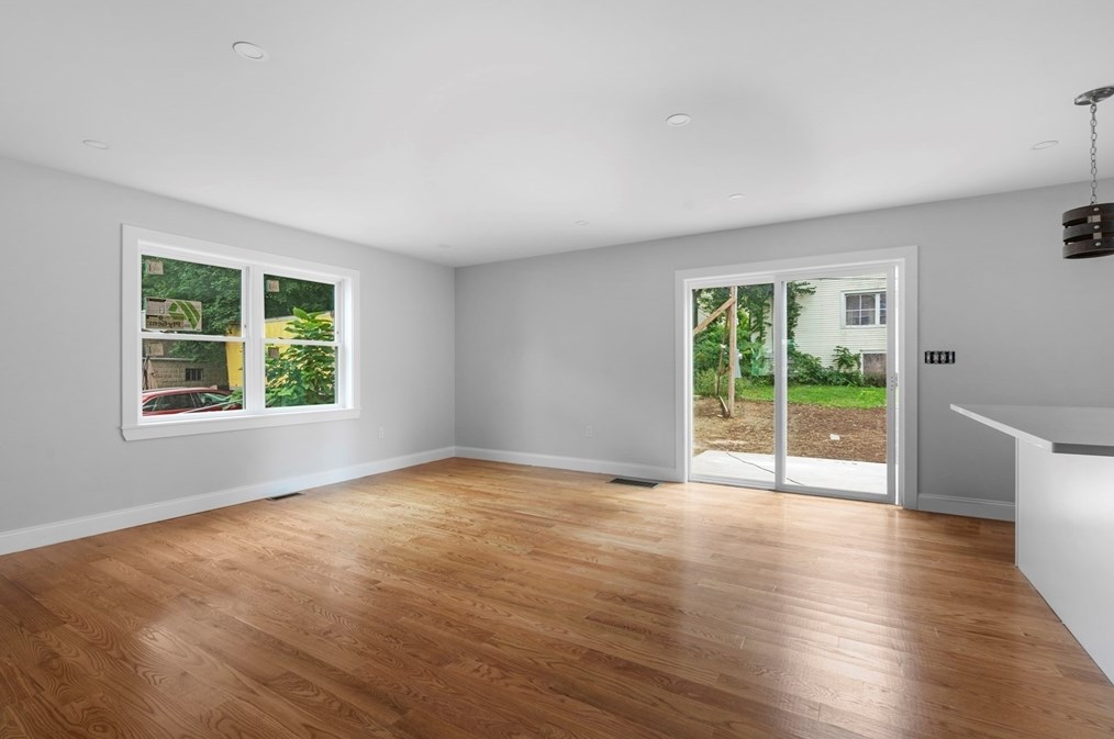 9 Hollywood St, Worcester MA 01610 exterior