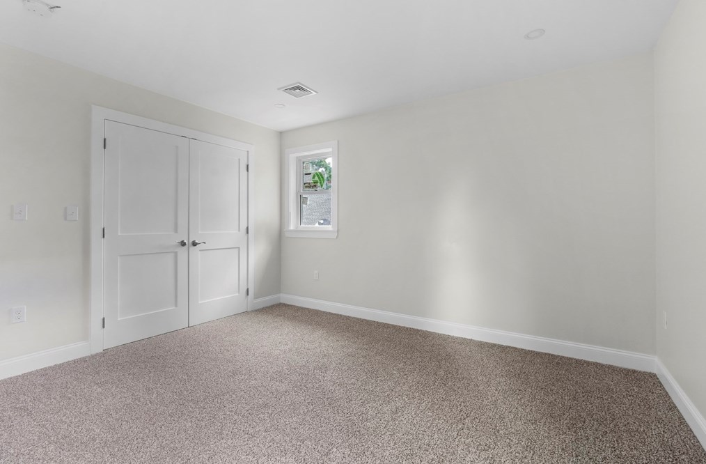 9 Hollywood St, Worcester MA 01610 exterior