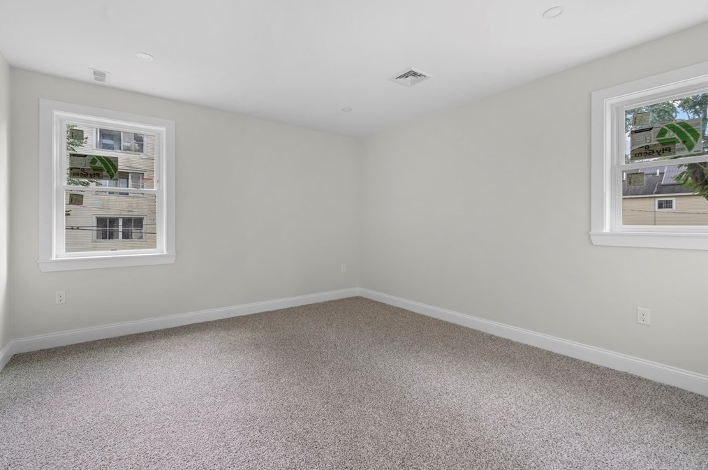 9 Hollywood St, Worcester MA 01610 exterior