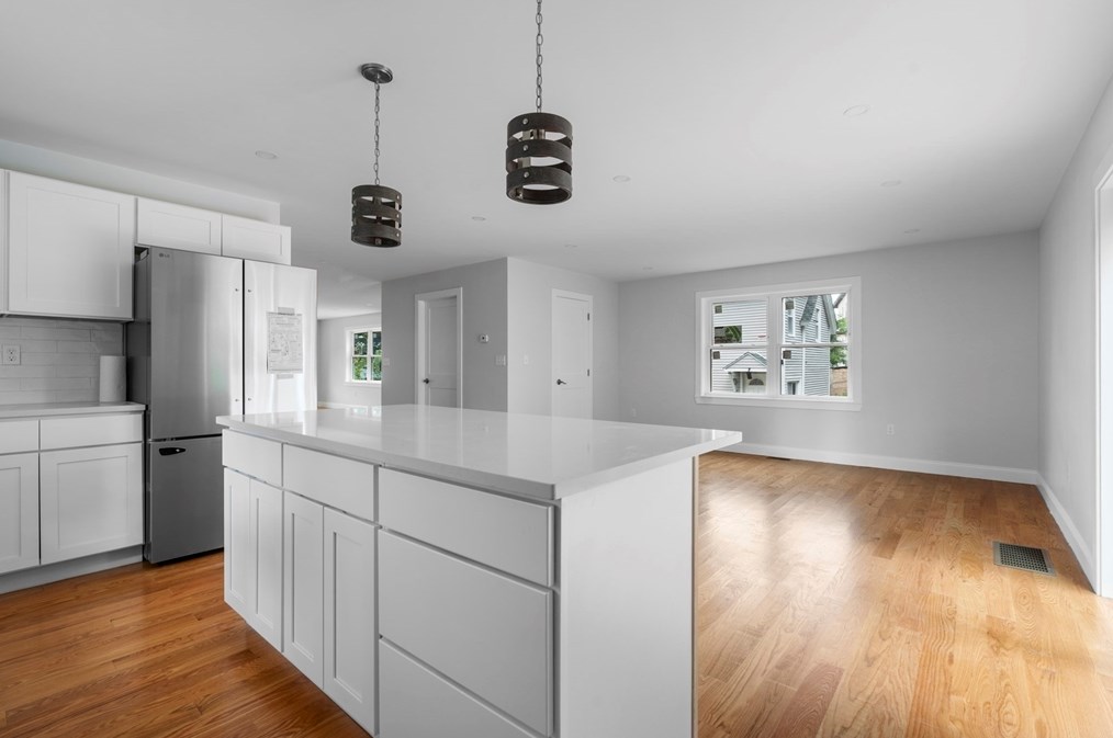 9 Hollywood St, Worcester MA 01610 exterior