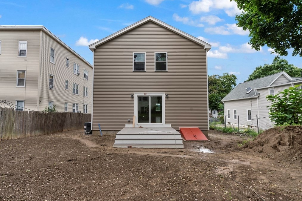 9 Hollywood St, Worcester MA 01610 exterior