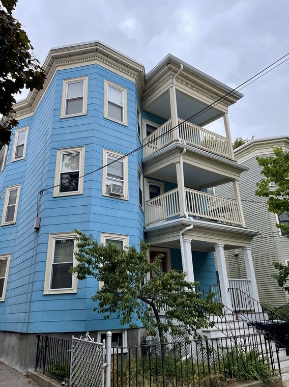 61 Antrim St, Cambridge MA  02139-1103 exterior