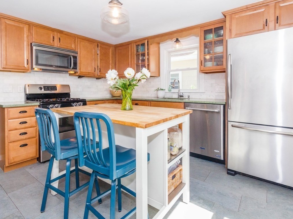 62 Bowdoin Ave, Waltham MA  02451-3115 exterior