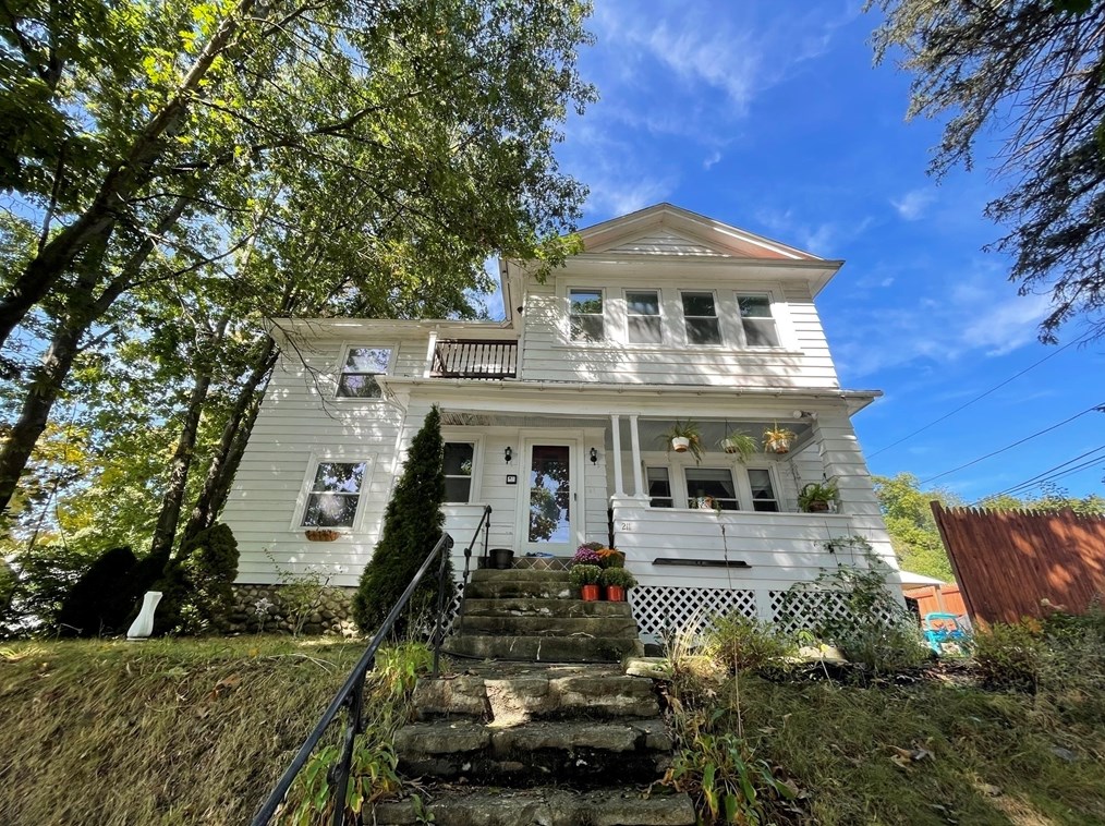 211 June St, Worcester MA  01602-3214 exterior