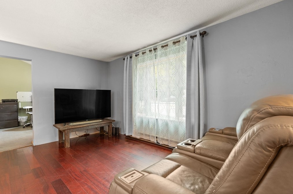 37 Ekman St, Worcester MA 01607-1513 exterior