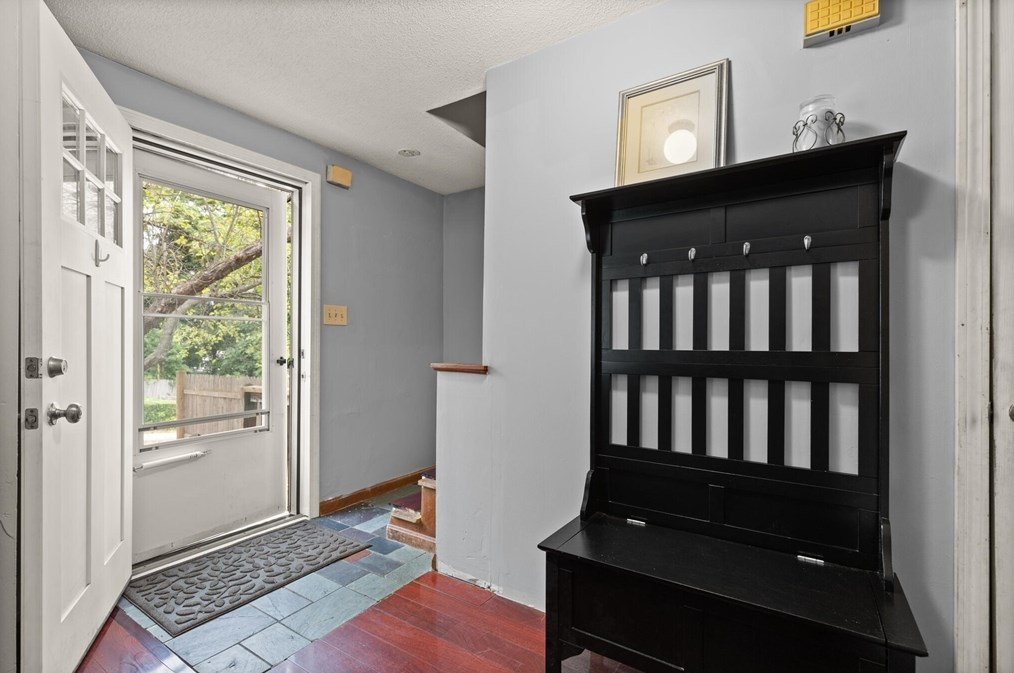 37 Ekman St, Worcester MA 01607-1513 exterior