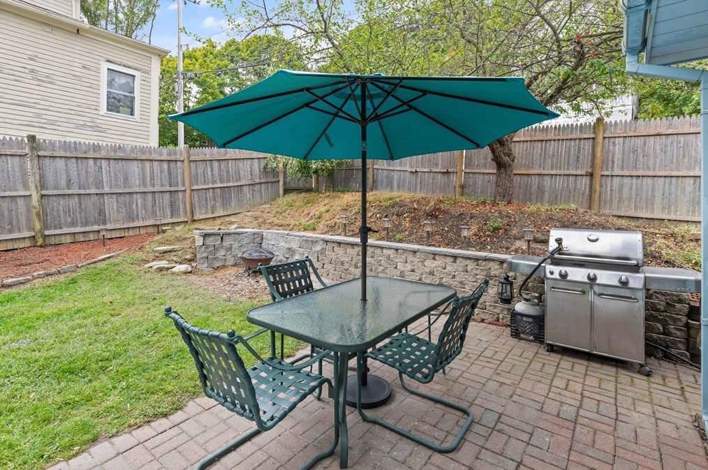 37 Ekman St, Worcester MA 01607-1513 exterior