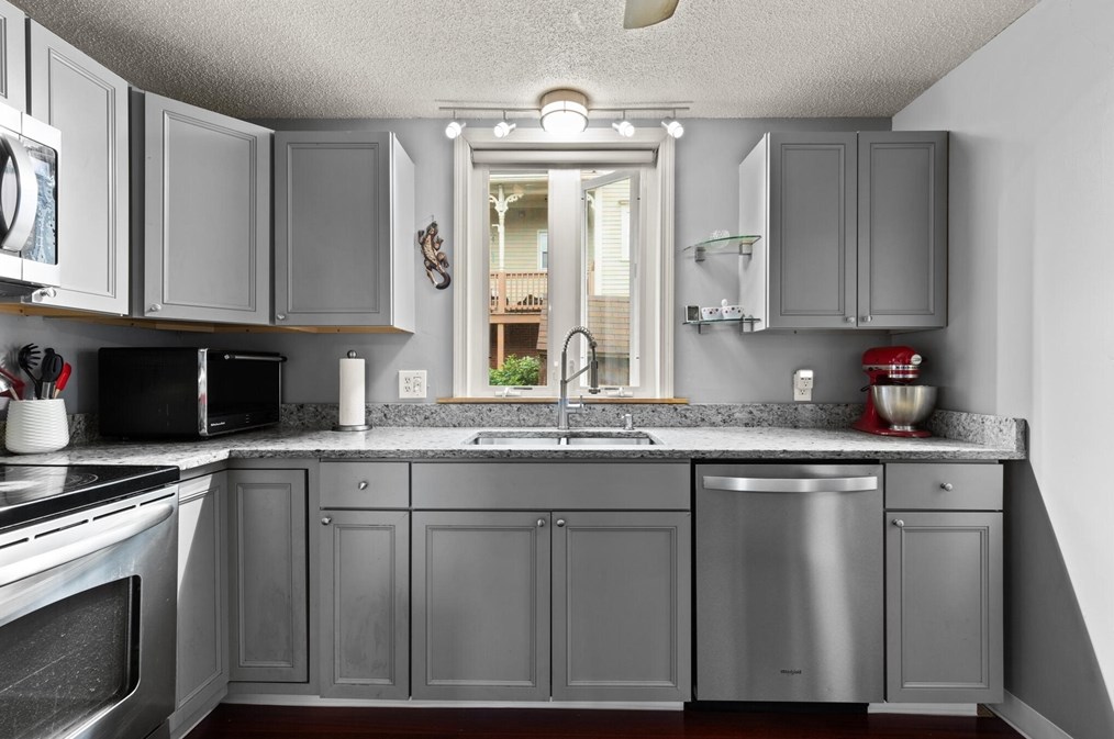 37 Ekman St, Worcester MA 01607-1513 exterior