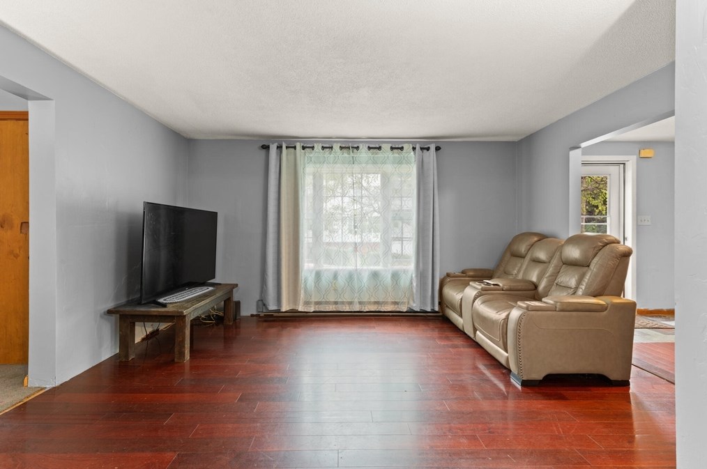 37 Ekman St, Worcester MA 01607-1513 exterior