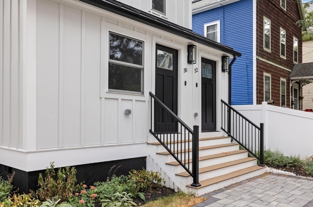 32 Richdale Ave, Somerville MA  02145-0037 exterior