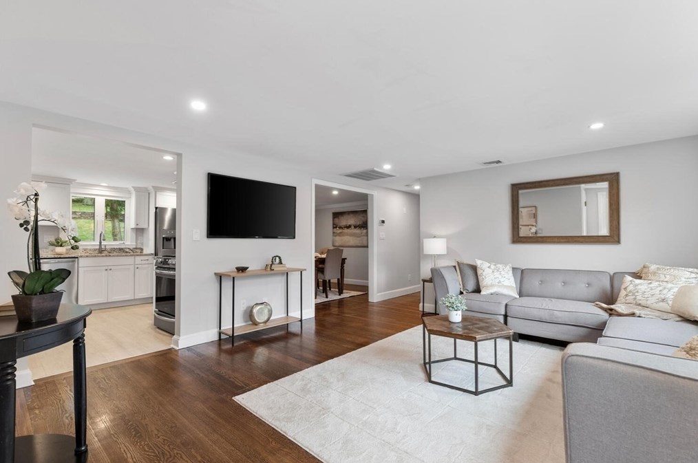 270 Lexington St, Woburn MA 01801-4806 exterior