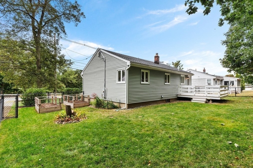 270 Lexington St, Woburn MA 01801-4806 exterior