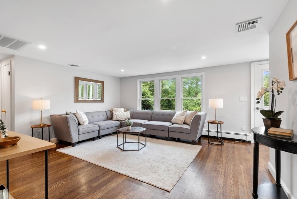 270 Lexington St, Woburn MA 01801-4806 exterior